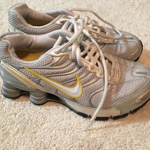 Nike Livestrong Shox EUC